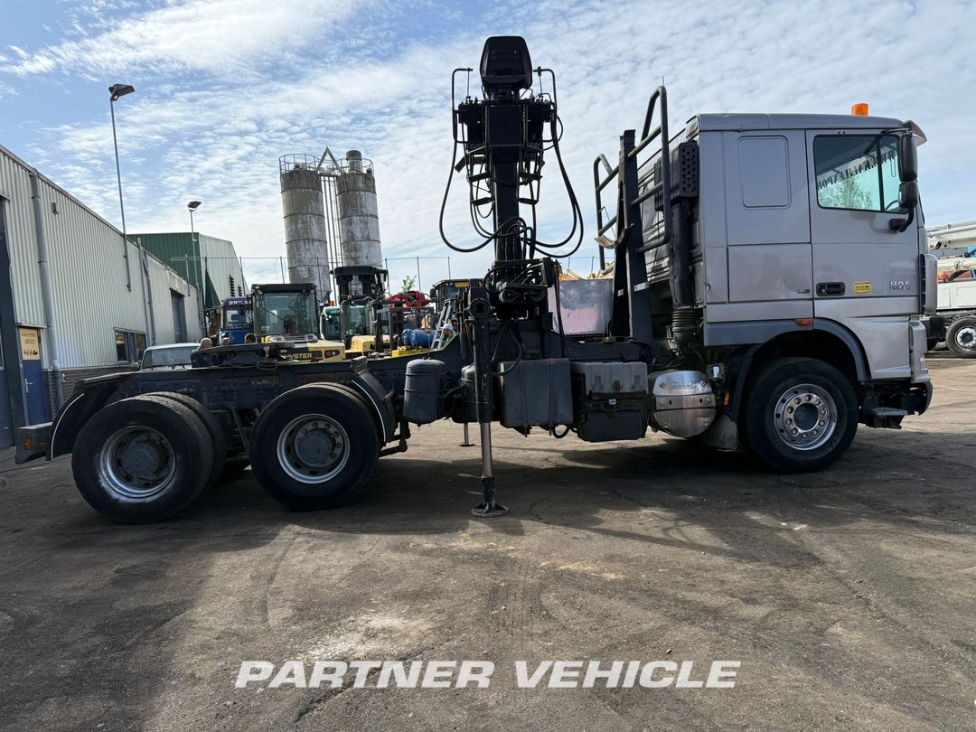 frontLeft : DAF XF105.510 شاحنة نقل الأخشاب