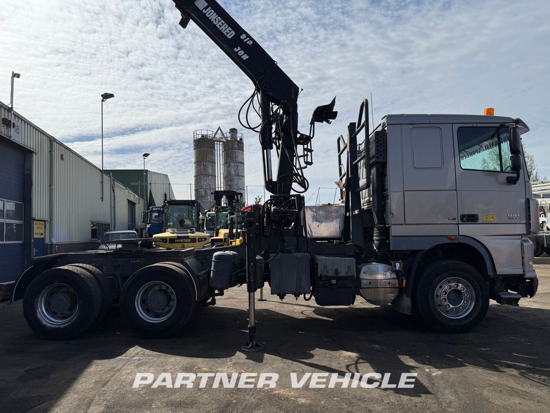 frontLeft : DAF XF105.510 شاحنة نقل الأخشاب