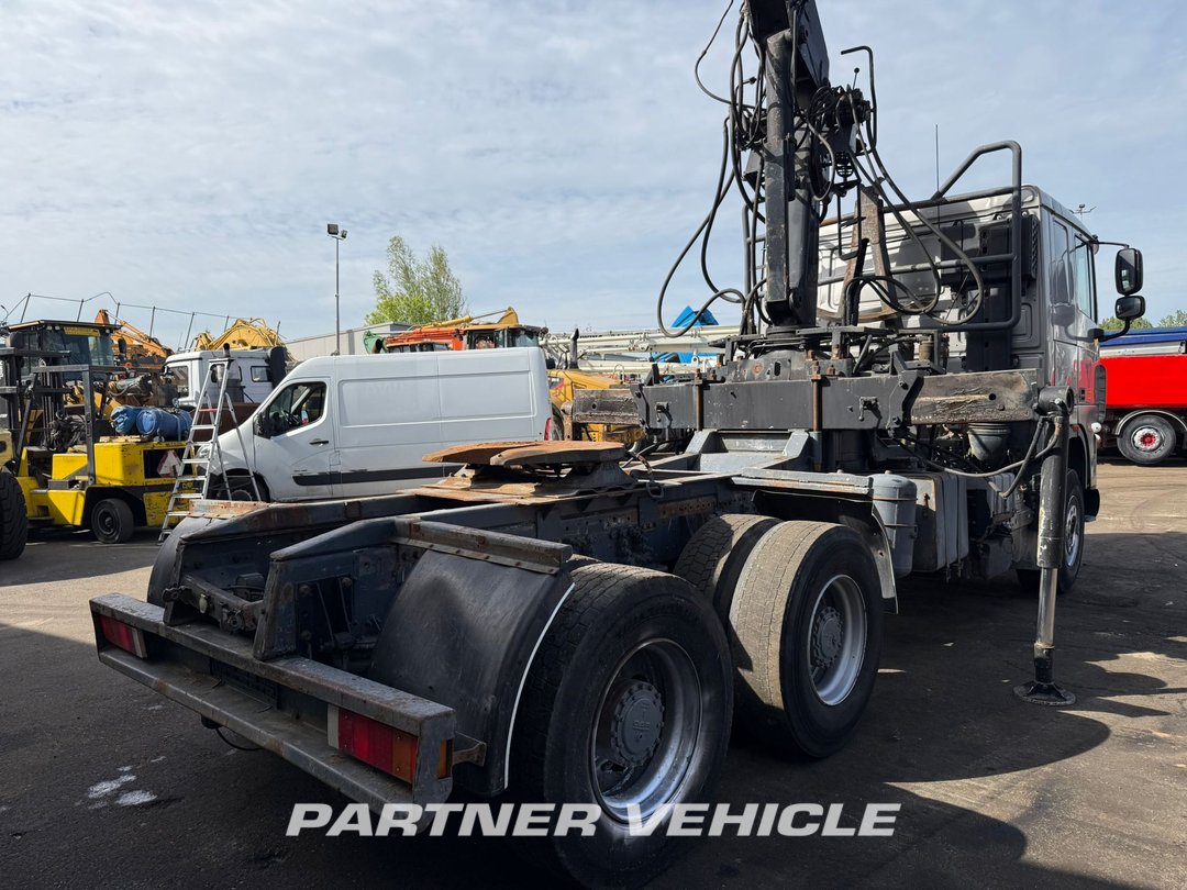 frontLeft : DAF XF105.510 شاحنة نقل الأخشاب