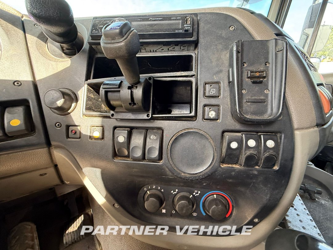 frontLeft : DAF XF105.510 شاحنة نقل الأخشاب