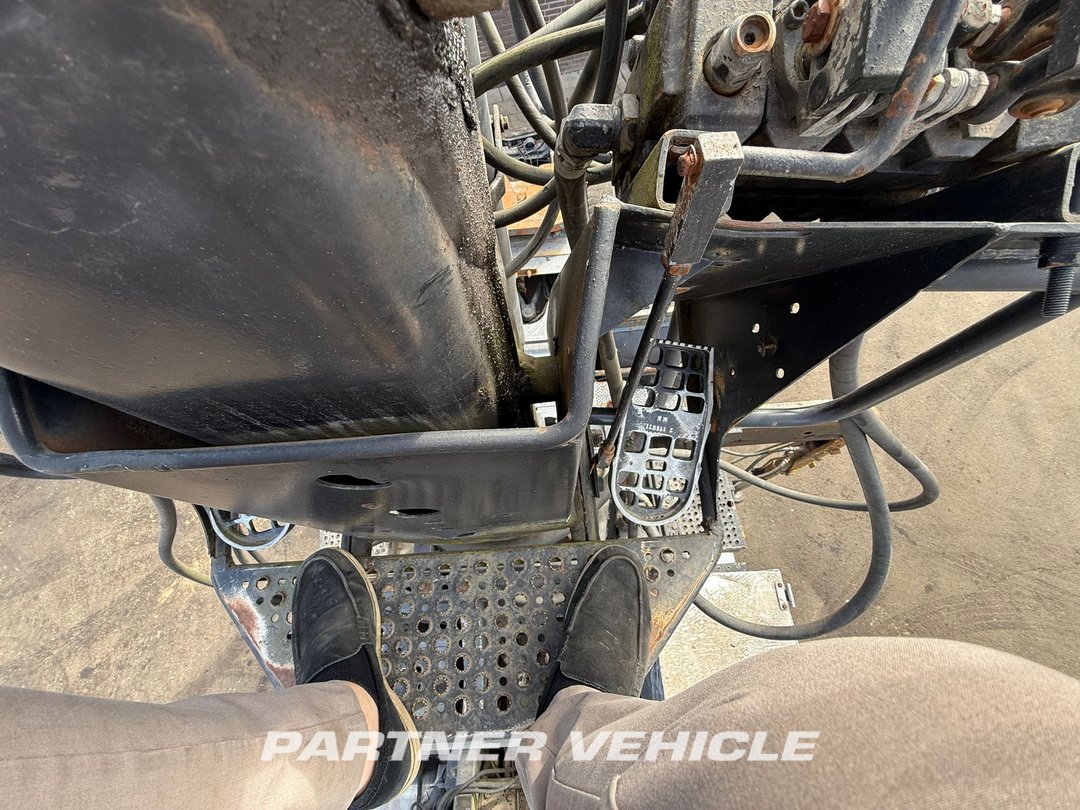 frontLeft : DAF XF105.510 شاحنة نقل الأخشاب