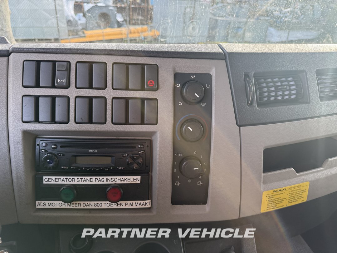 frontLeft : Volvo FL 12 Køle lastbil