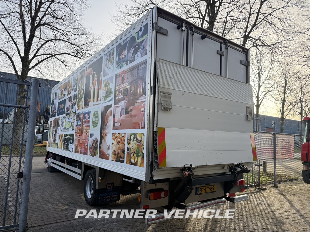 frontLeft : Volvo FL 12 Køle lastbil