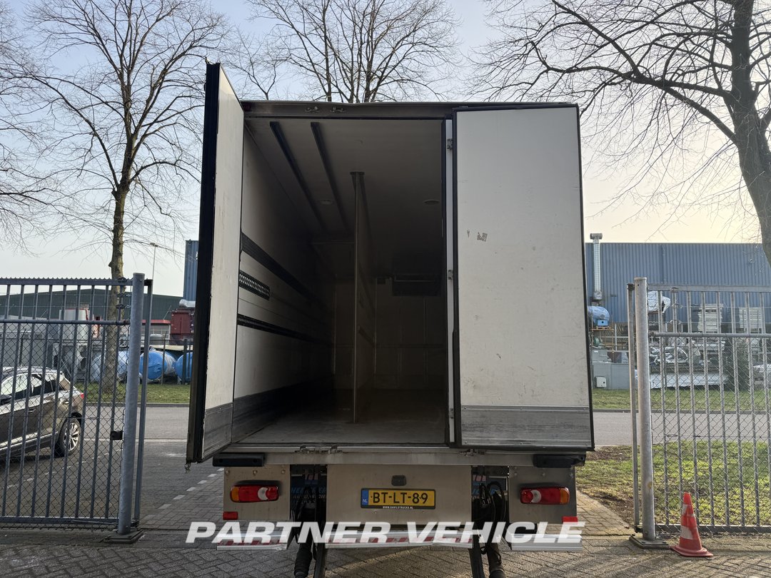 frontLeft : Volvo FL 12 Køle lastbil