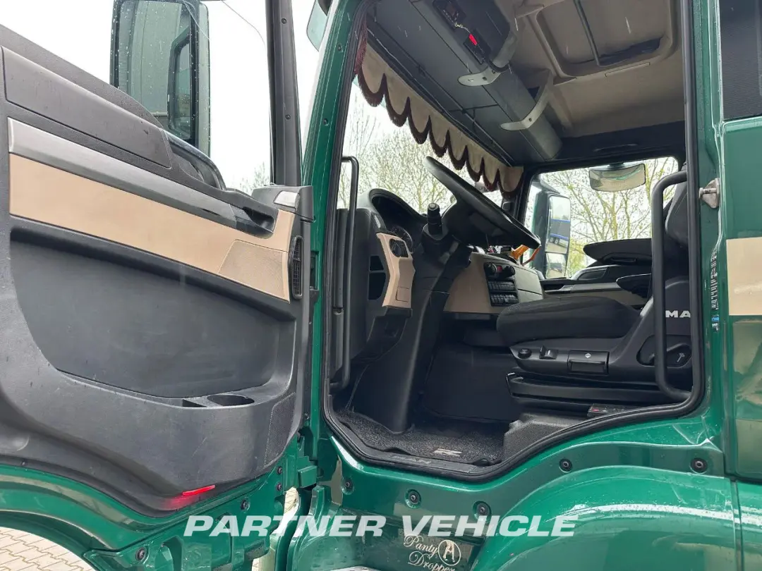 frontLeft : MAN TGS 28.460 Chain system