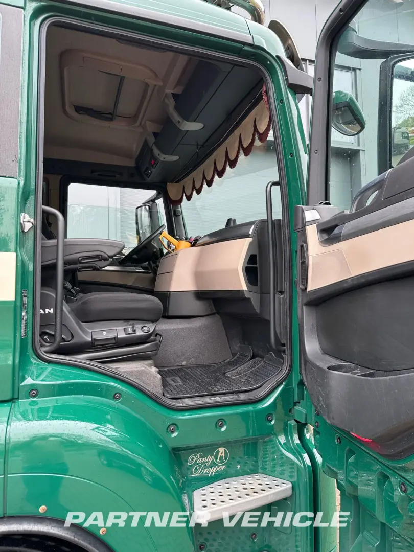 frontLeft : MAN TGS 28.460 Chain system