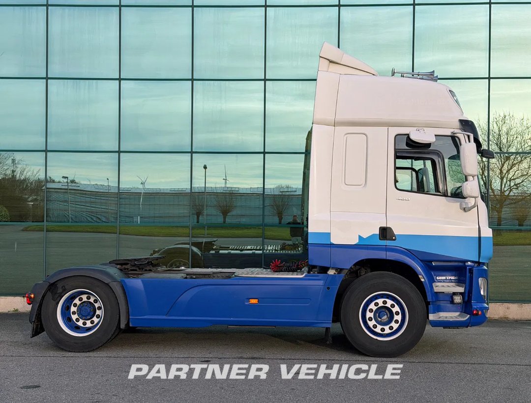 frontLeft : DAF CF 400 Vetopöytäauto