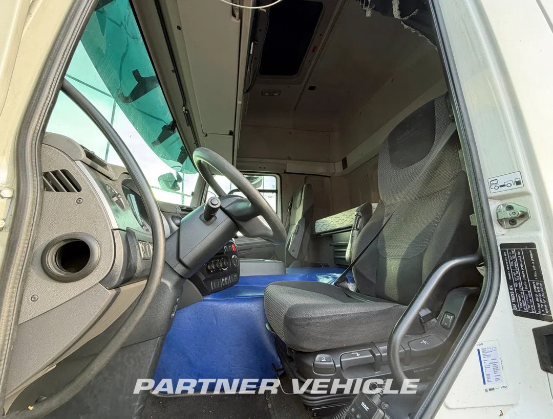 frontLeft : DAF CF 400 Vetopöytäauto