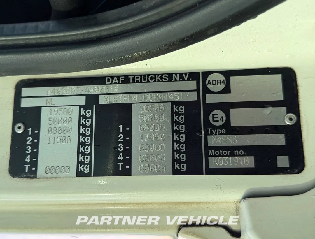 frontLeft : DAF CF 400 Vetopöytäauto