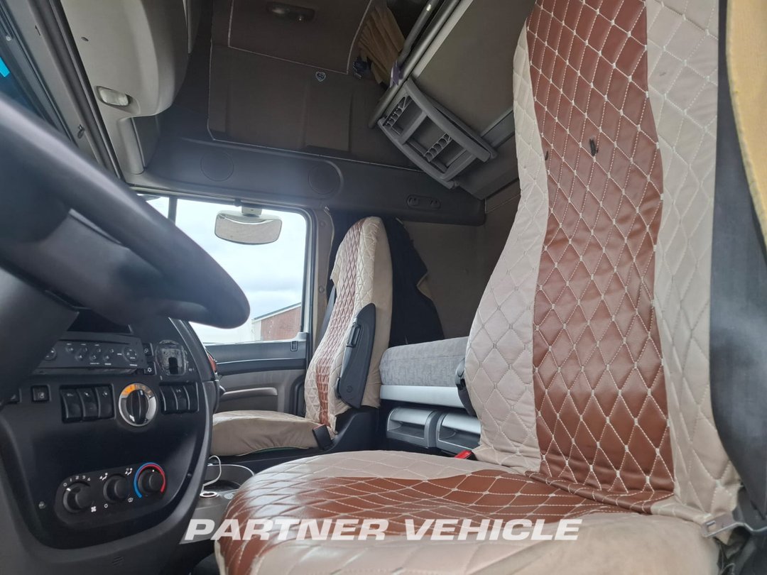 frontLeft : DAF XF105.460 Dragbil