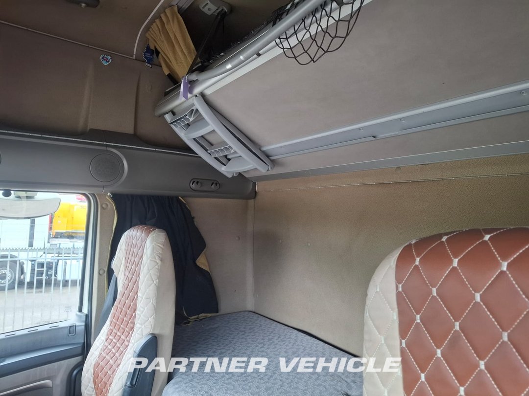 frontLeft : DAF XF105.460 Dragbil