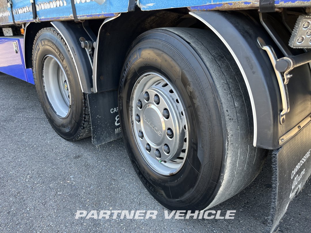frontLeft : Scania G410 LKW mit Kofferaufbau