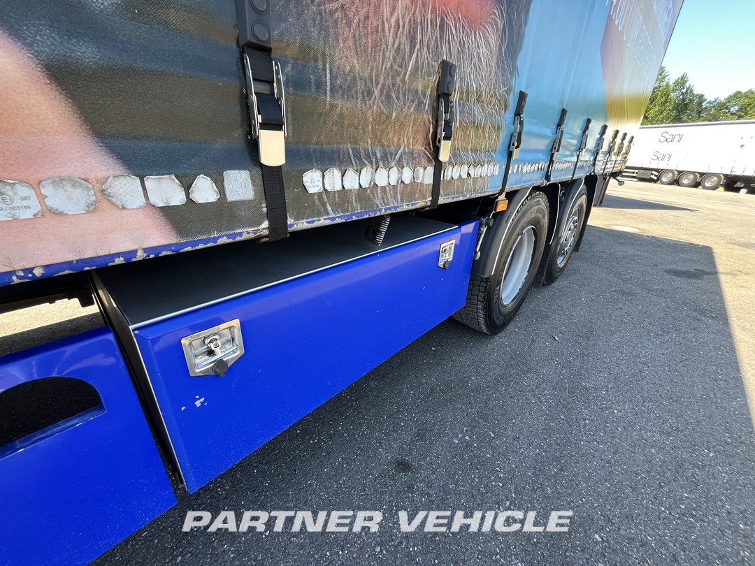 frontLeft : Scania G410 LKW mit Kofferaufbau