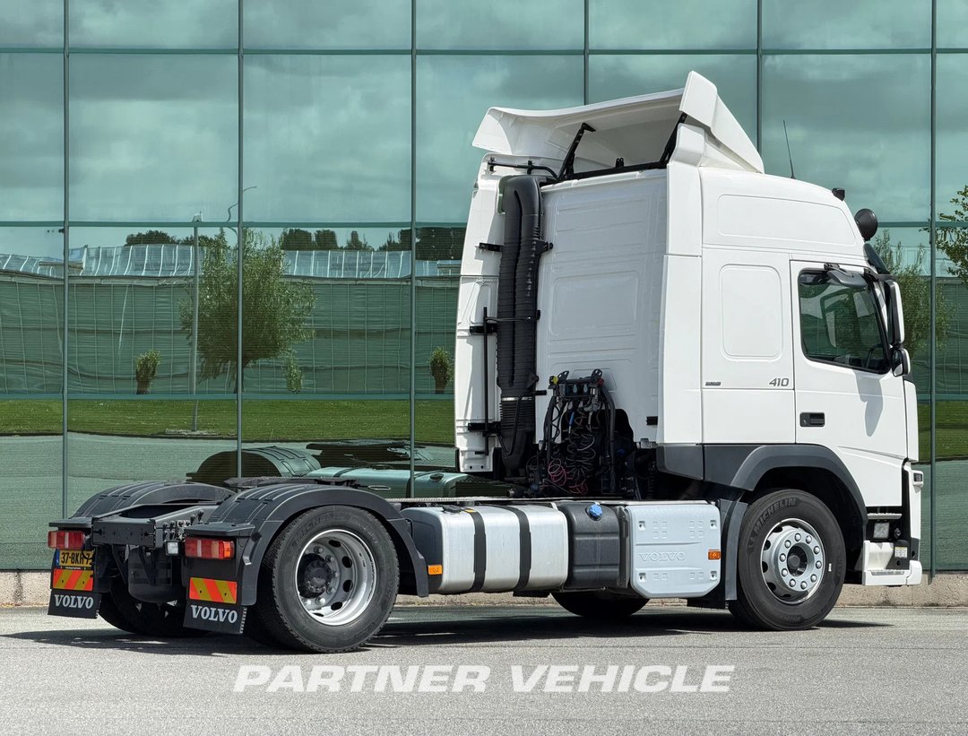 frontLeft : Volvo FM 410 Cap tractor