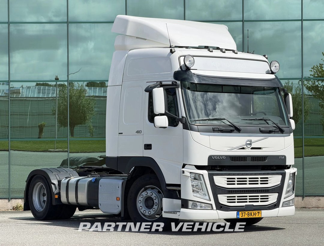 frontLeft : Volvo FM 410 Cap tractor