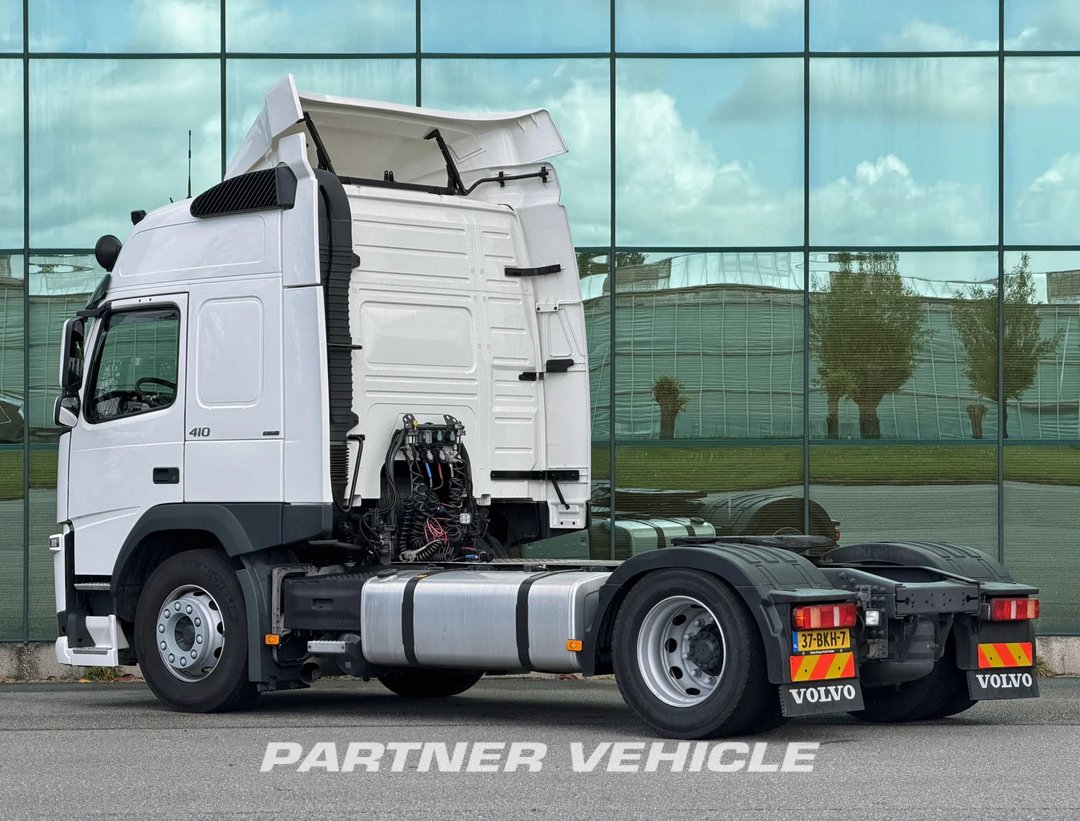 frontLeft : Volvo FM 410 Cap tractor