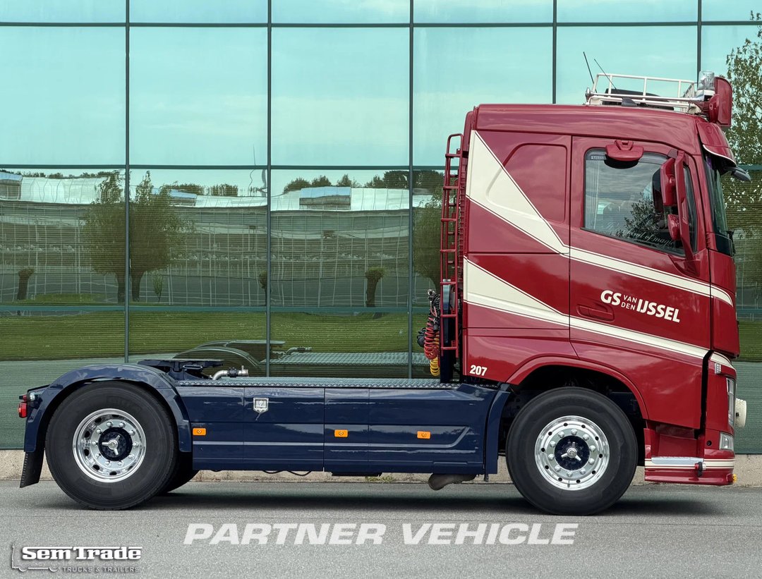 frontLeft : Volvo FH 420 Влекач