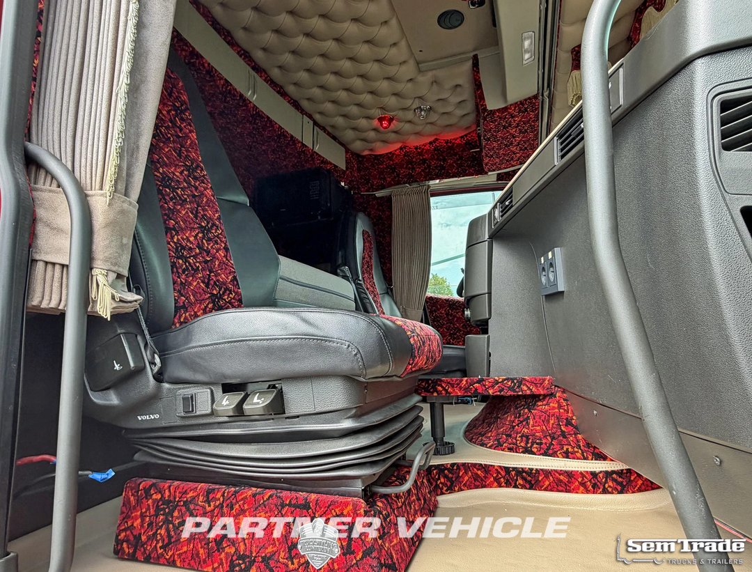 frontLeft : Volvo FH 420 Влекач