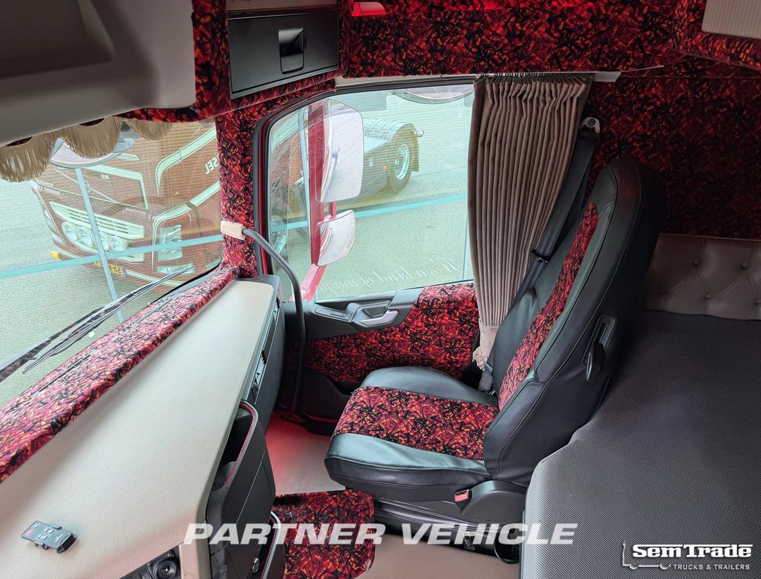 frontLeft : Volvo FH 420 Влекач