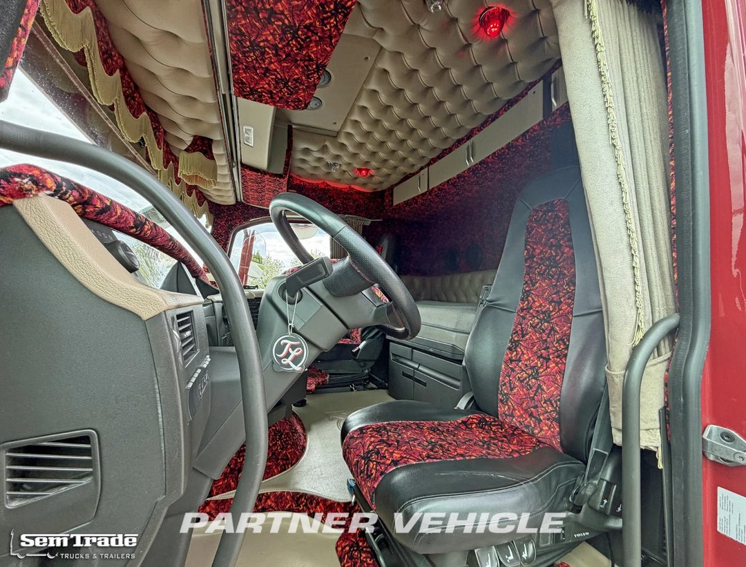 frontLeft : Volvo FH 420 Влекач