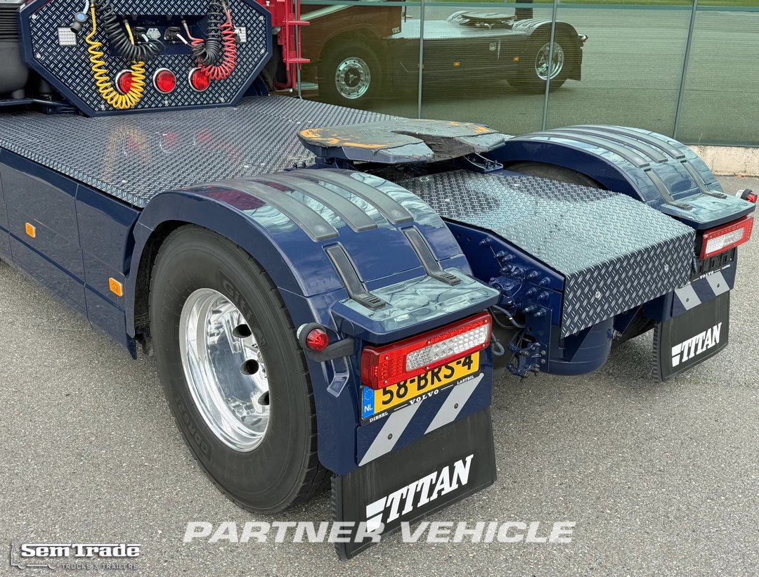 frontLeft : Volvo FH 420 Влекач