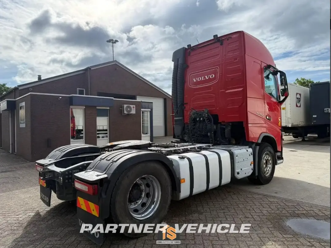frontLeft : Volvo FH 460 Trekker