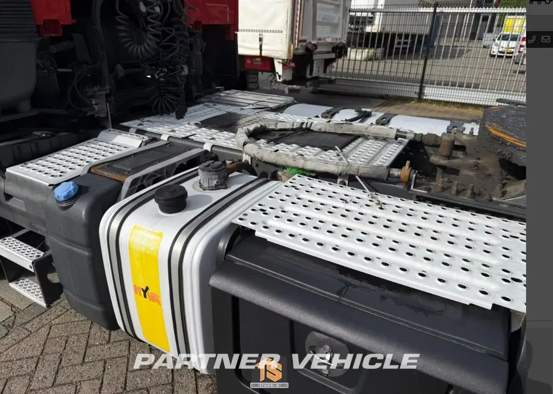 frontLeft : Volvo FH 460 Trekker