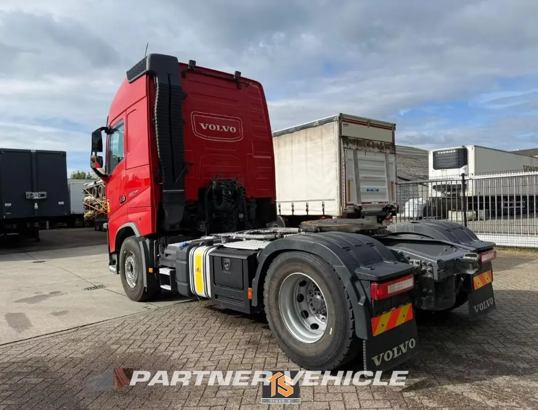 frontLeft : Volvo FH 460 Trekker