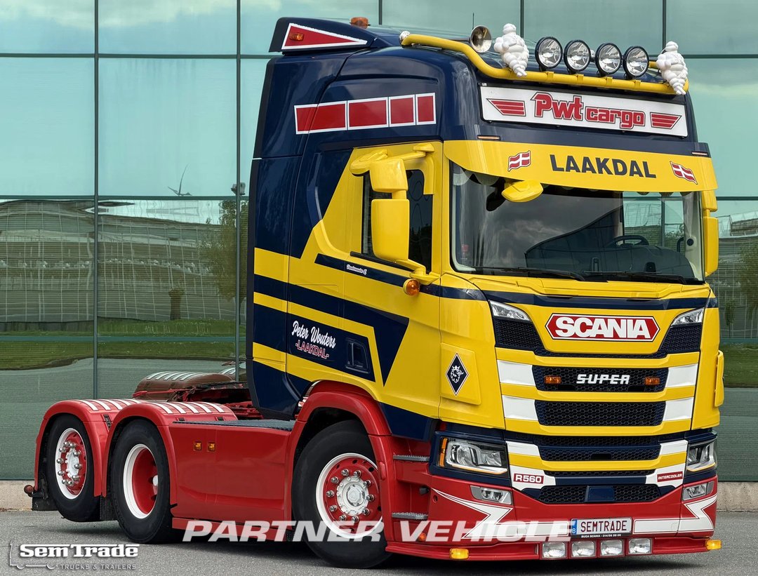 frontLeft : Scania R560 tegljač