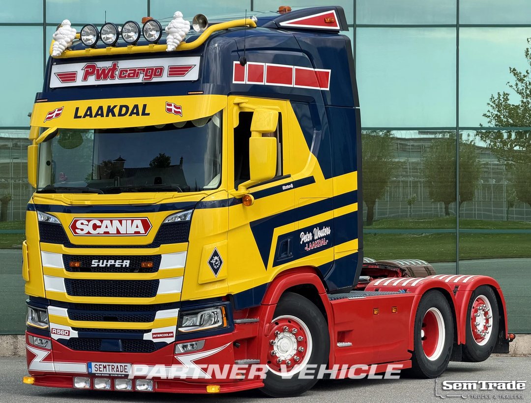 frontLeft : Scania R560 tegljač