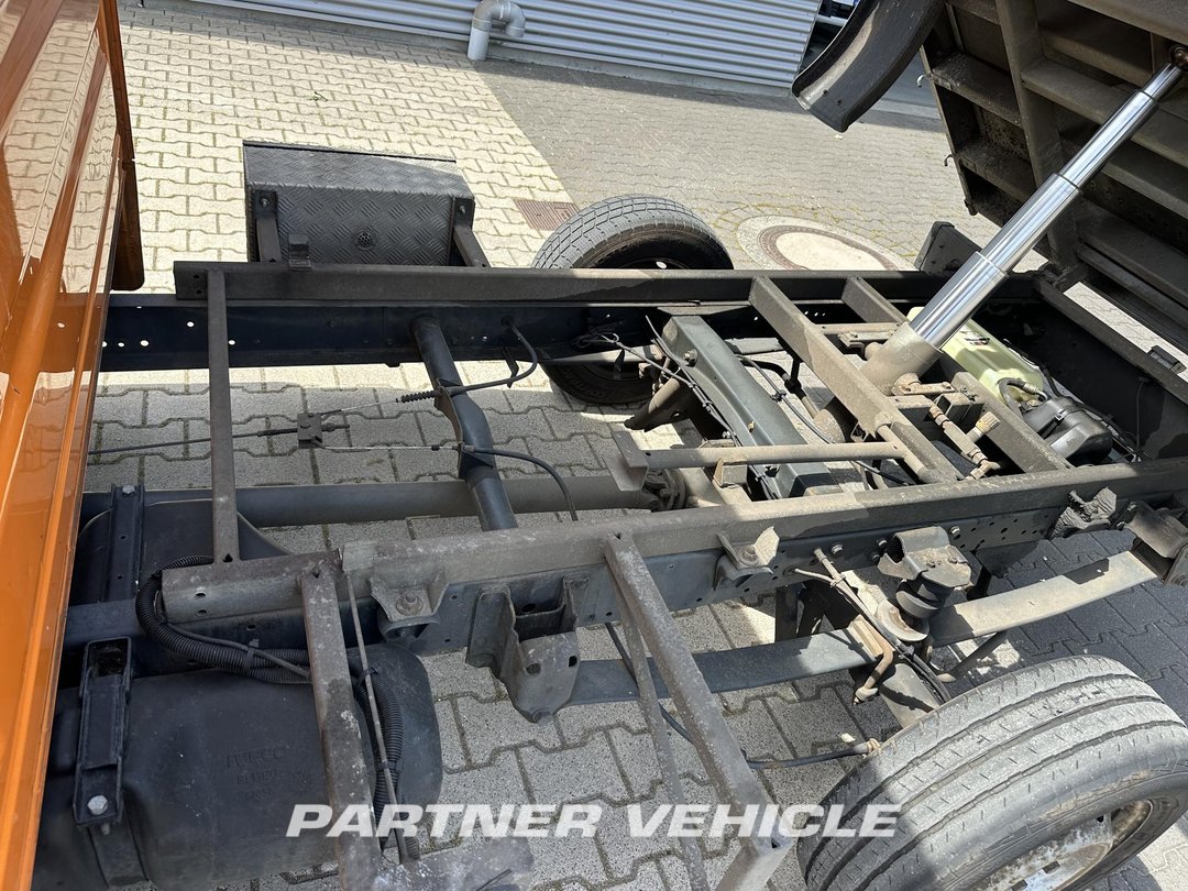 frontLeft : Iveco Daily 35S11 Kiper