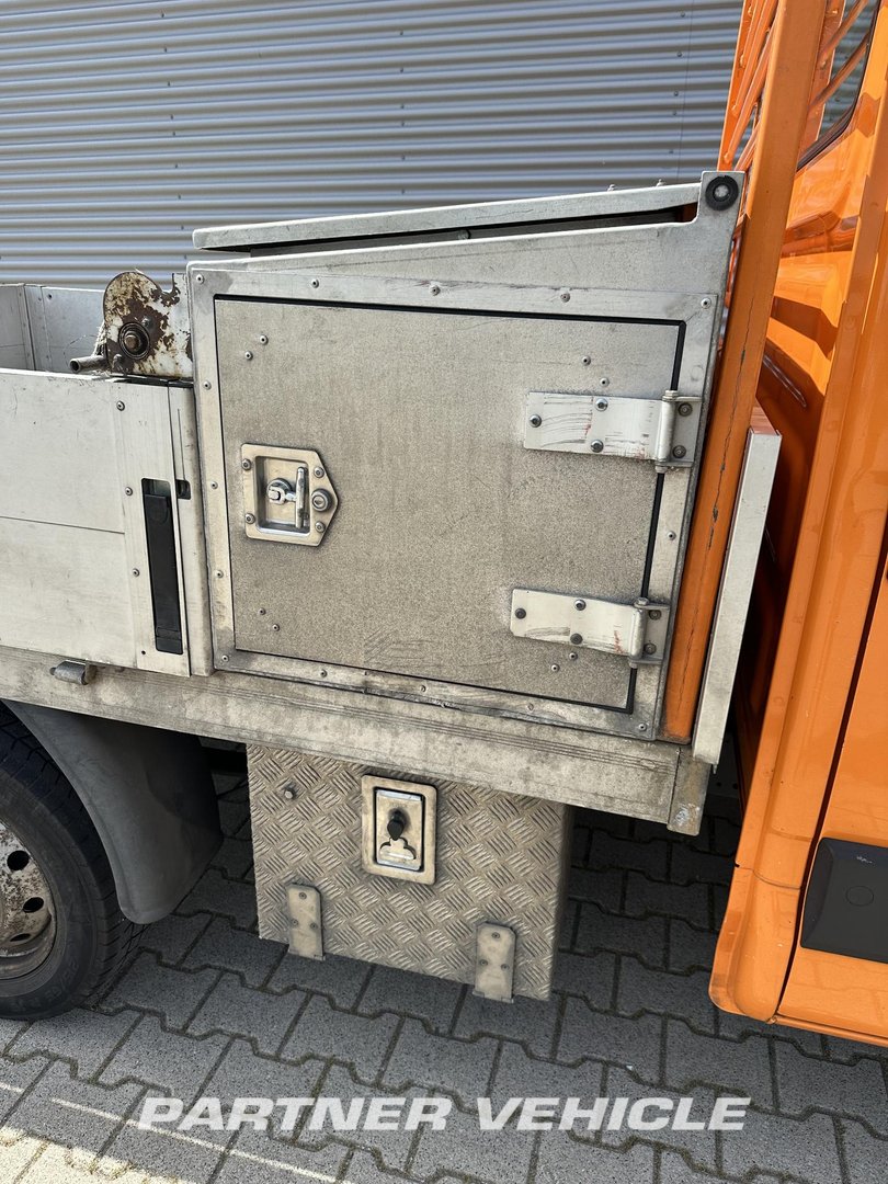 frontLeft : Iveco Daily 35S11 Kiper