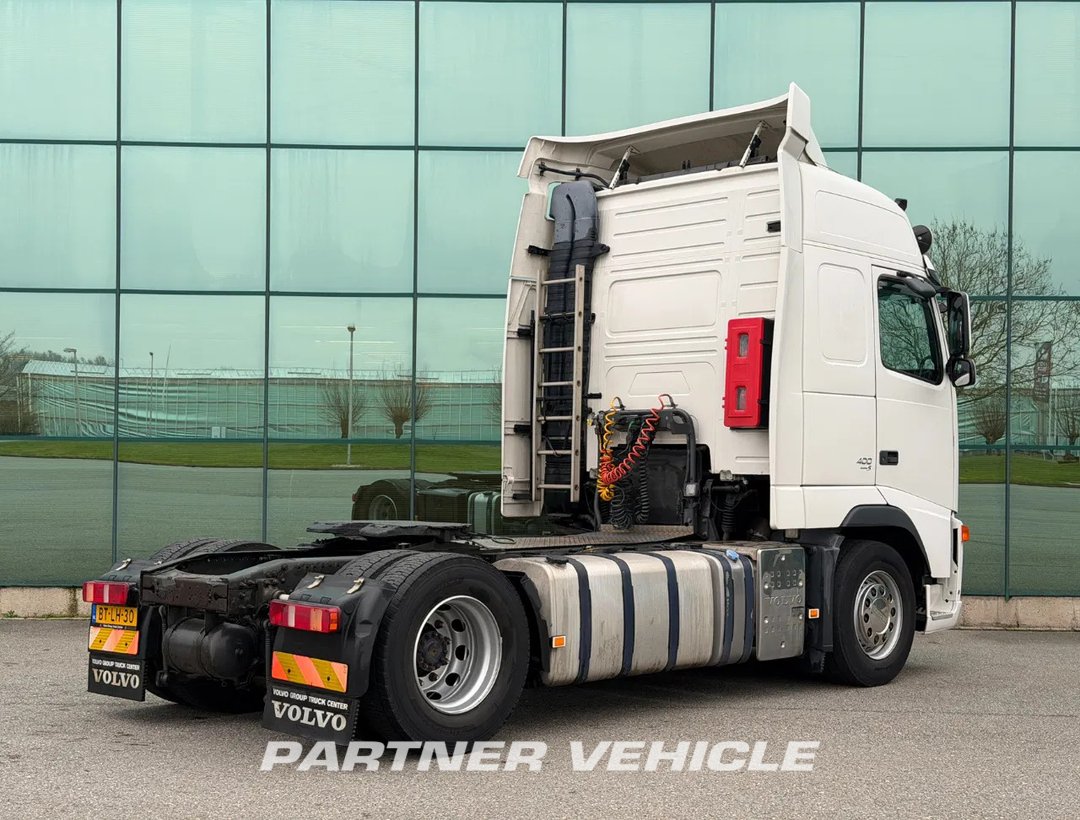 frontLeft : Volvo FH 400 tegljač