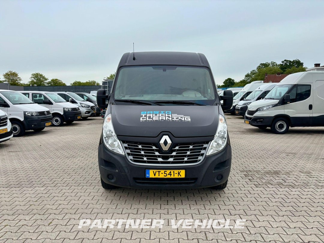 frontLeft : Renault Master 165PK Furgone chiuso
