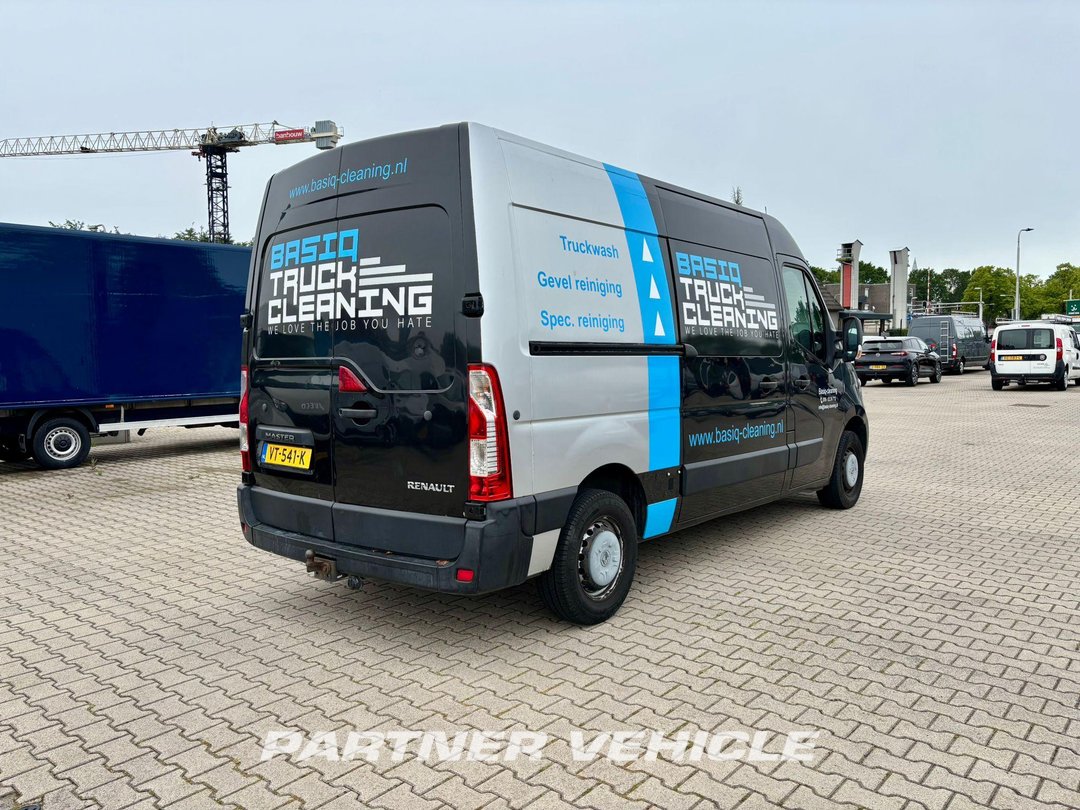 frontLeft : Renault Master 165PK Furgone chiuso
