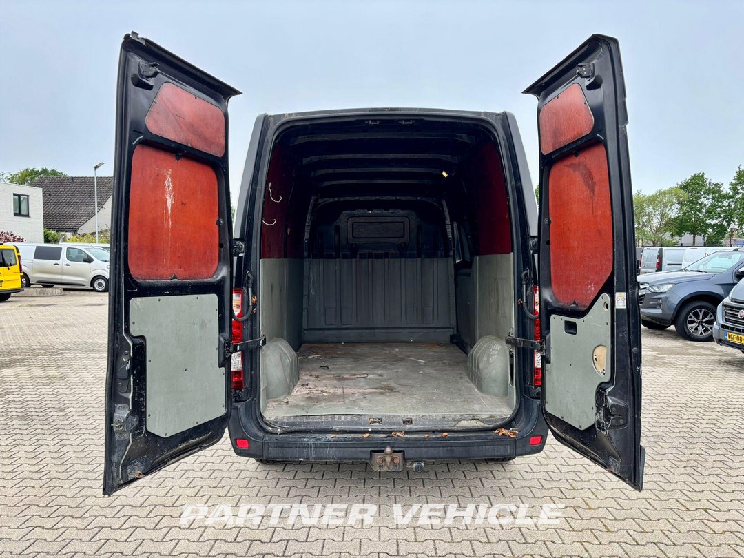 frontLeft : Renault Master 165PK Furgone chiuso