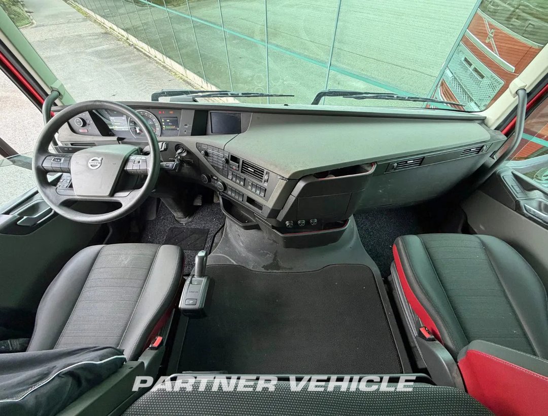 frontLeft : Volvo FH 420 Влекач