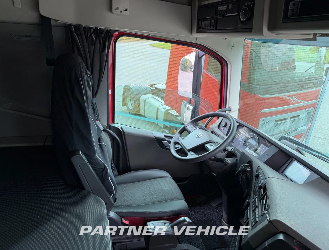 frontLeft : Volvo FH 420 Влекач