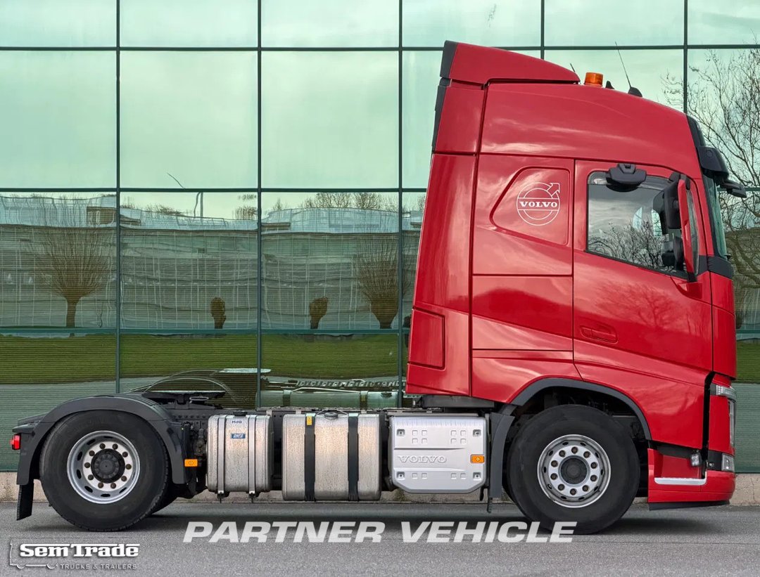 frontLeft : Volvo FH 420 Влекач