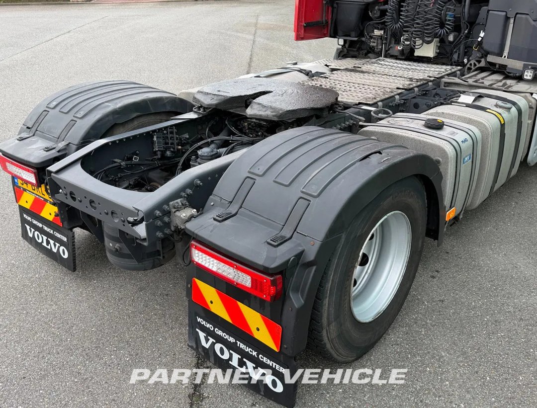 frontLeft : Volvo FH 420 Влекач