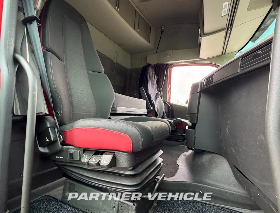 frontLeft : Volvo FH 420 Влекач