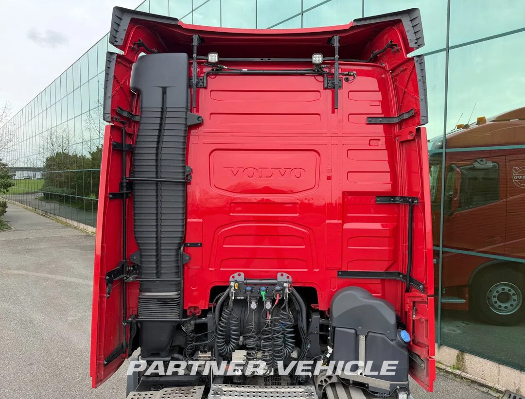 frontLeft : Volvo FH 420 Влекач