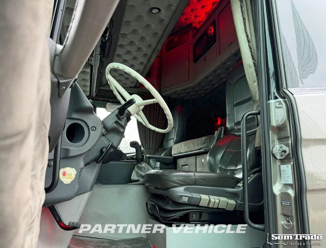 frontLeft : Scania R480 tegljač