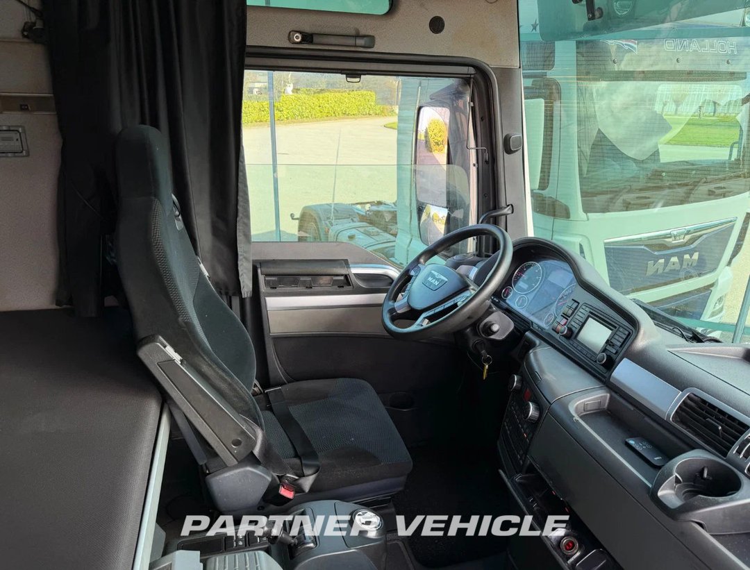 frontLeft : MAN TGX 18.440 Влекач