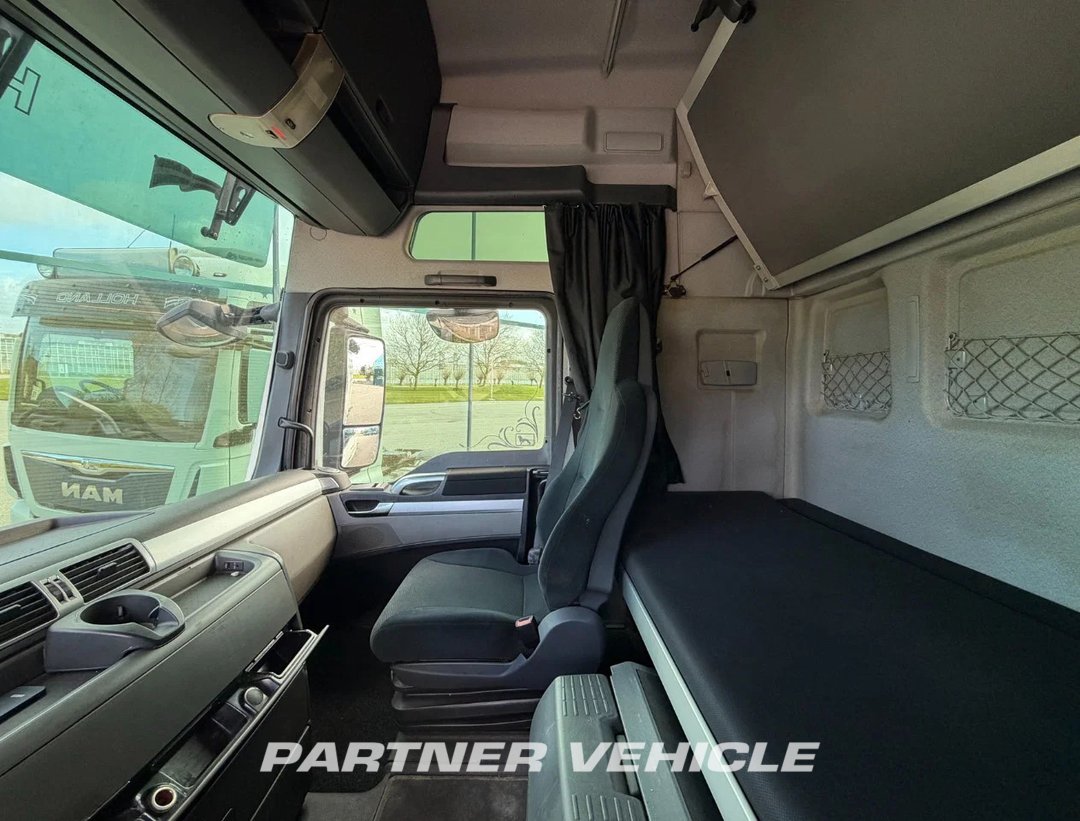 frontLeft : MAN TGX 18.440 Влекач