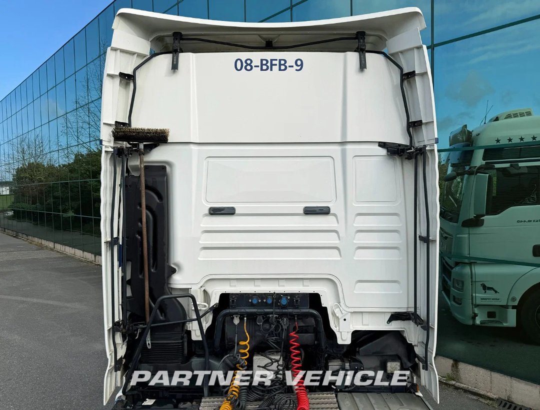 frontLeft : MAN TGX 18.440 Влекач