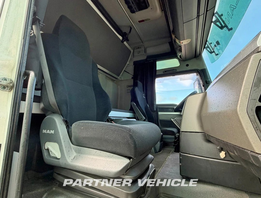 frontLeft : MAN TGX 18.440 Влекач