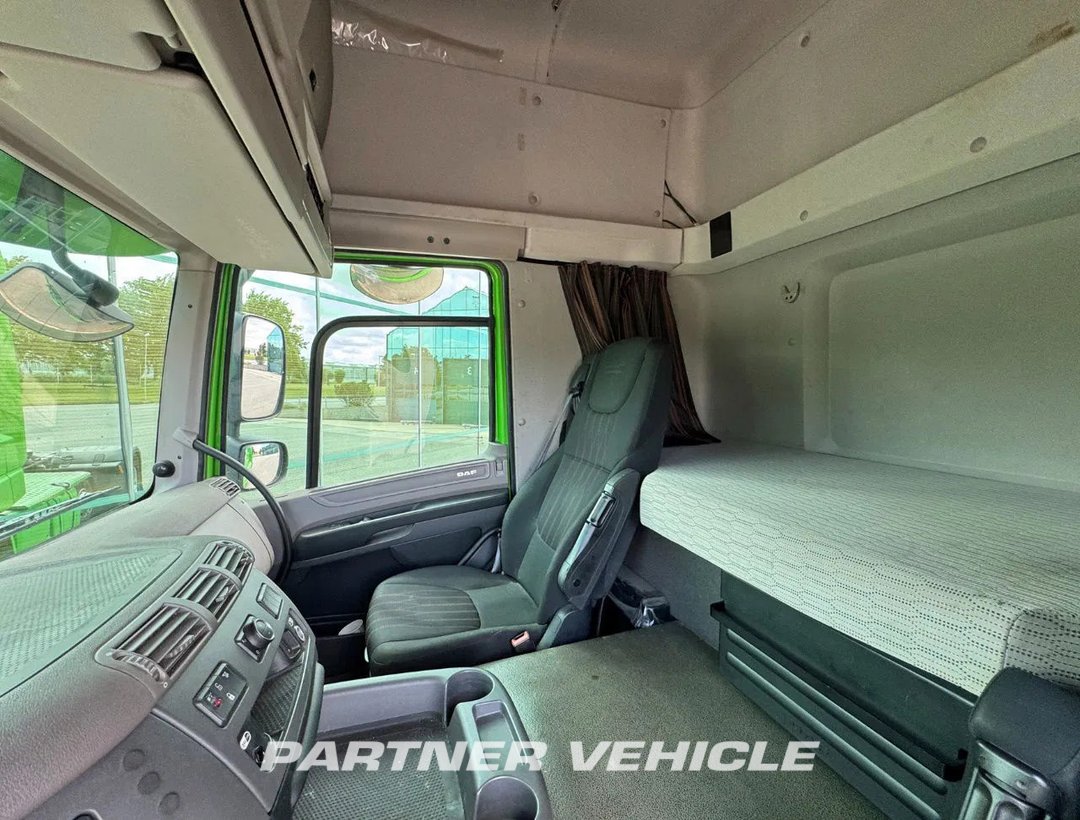 frontLeft : DAF CF 450 Tractor Unit