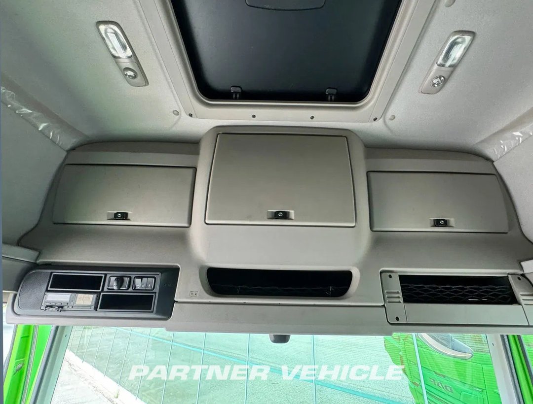 frontLeft : DAF CF 450 Tractor Unit