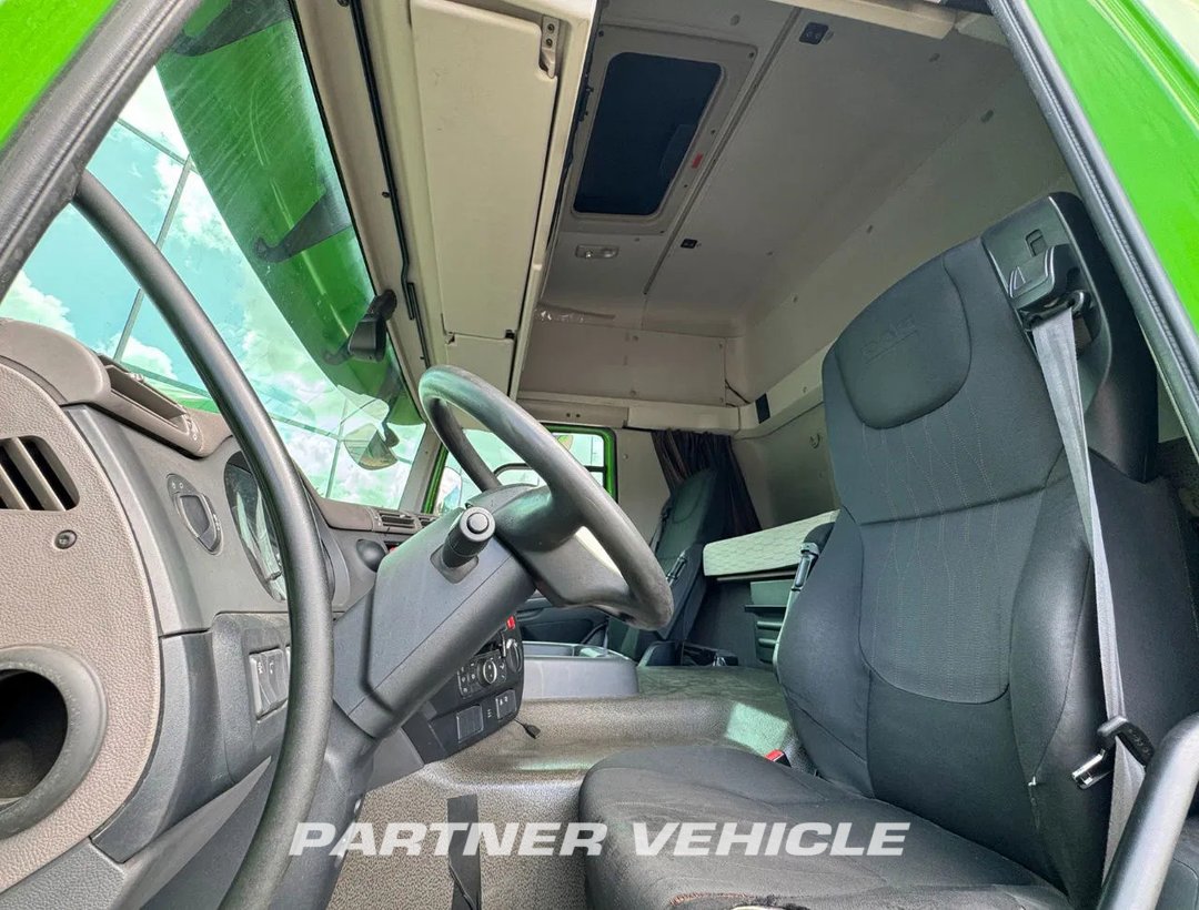 frontLeft : DAF CF 450 Tractor Unit